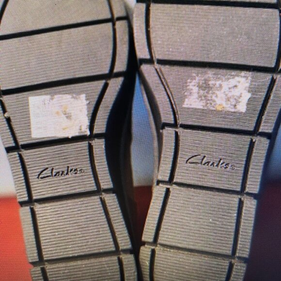 CLARKS Women's Dark Olive Ankle Zip Suede AIRABELL Wedge Booties Boots - Sz 10 - Picture 3 of 3